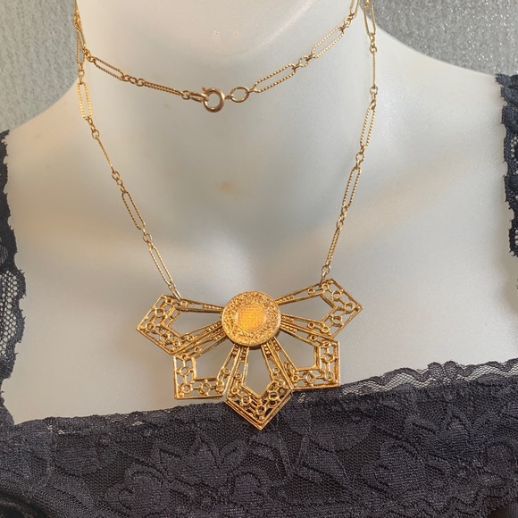 Jewelry - Elegant Gold Geometric Necklace